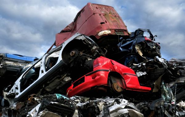 AV Möck Verwertung Autostapel Schrott