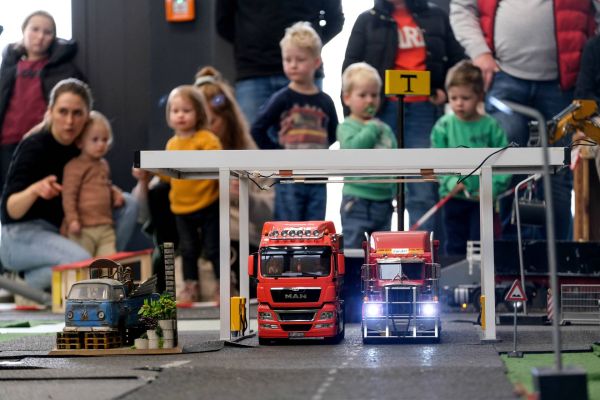 Modellbau Lastwagen Familien