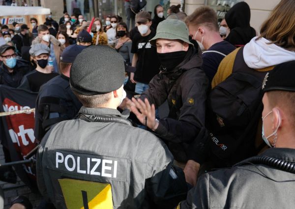 Querdenker Demonstration Tübingen Polizei Auseinandersetzung