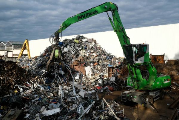 AV Möck Verwertung Grün Kran