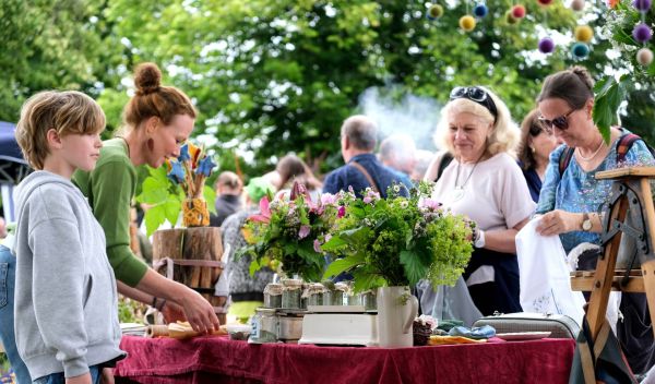 Rosenmarkt Stand Sonne Blumen