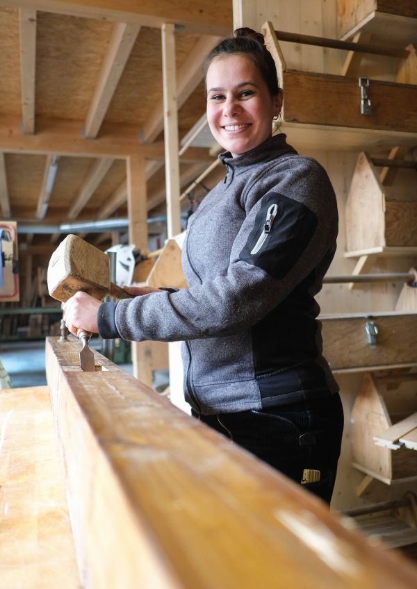 Azubi Zimmerei Hammer Stechbeitel Balken