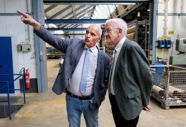 Siebfarbrik Winfried Kretschmann Besichtigung geschäftsführer