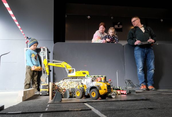 Modellbauausstellung Rollen Familie